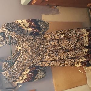 Easel Off or on shoulder dress Size Large. Multi c